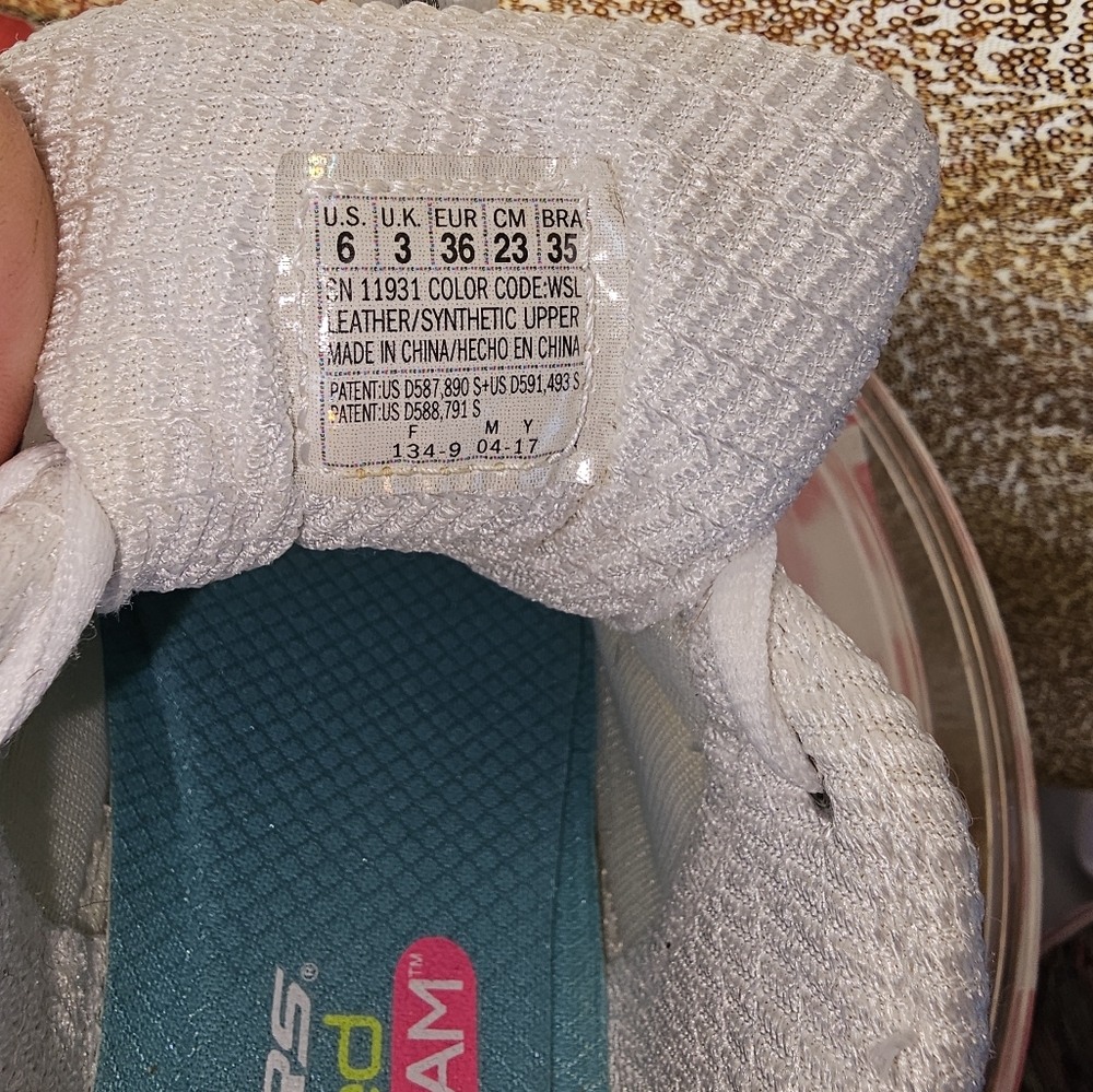 B Skechers D-Lites-New Scene White Silver Women LifeStyle Casual Shoes - Picture 10 of 11